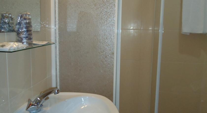 Residencial Coroa D'Ouro Otel Fátima Oda fotoğraf