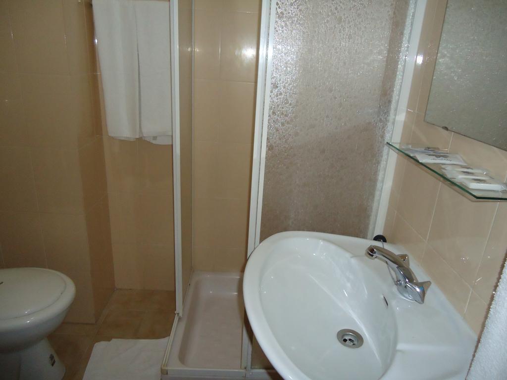 Residencial Coroa D'Ouro Otel Fátima Oda fotoğraf