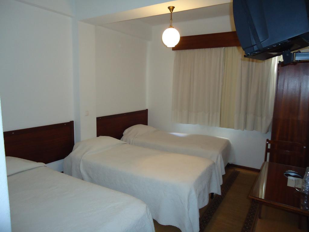 Residencial Coroa D'Ouro Otel Fátima Oda fotoğraf
